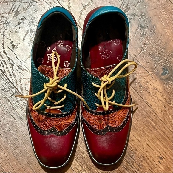 Bohemian bright patterned laced oxfords. Size 38 - Picture 10 of 11